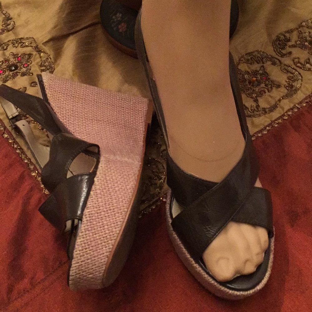 Bcbg Comfy Sandals! - image 1